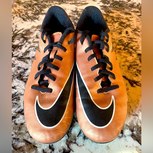 Nike soccer cleats size 5.5Y Rose Gold Copper worn one season great condition - Picture 4 of 9